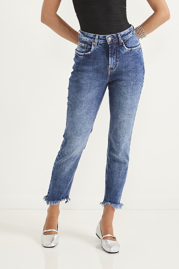 Calça Jeans Feminina Mom Fit  Cigarrete com Barra Desfiada - DZ20662