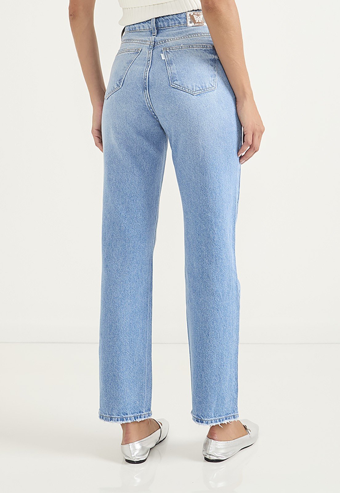 dz20670 alg calca jeans feminina reta cintura alta com bordado floral no bolso lado prox