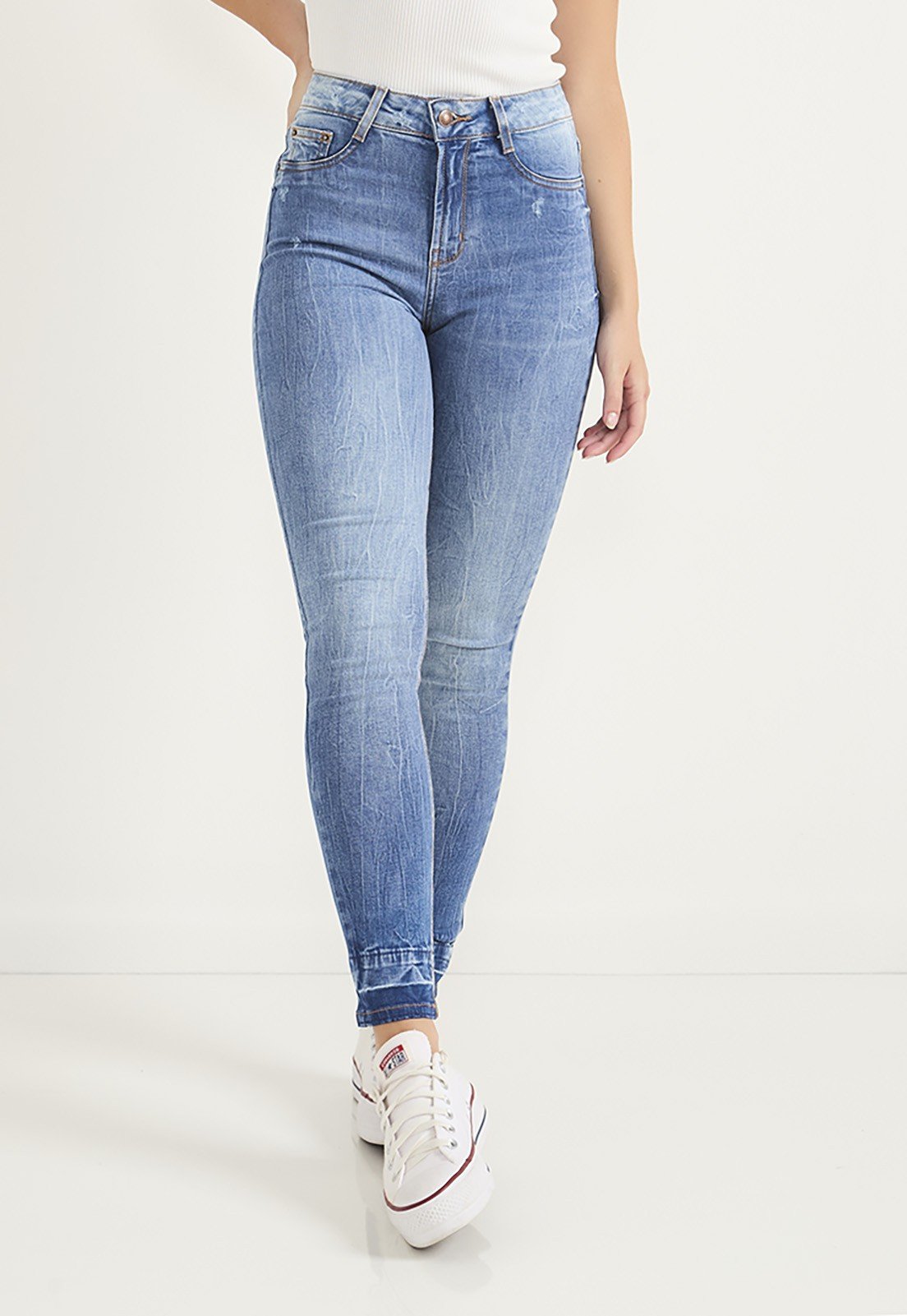dz20676 com calca jeans feminina skinny media cigarrete com barra diferenciada frente prox 1