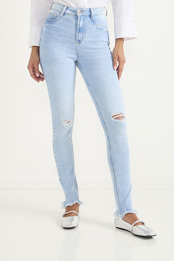 Calça Jeans Feminina Skinny Tradicional Hot Pants com Puídos - DZ20689