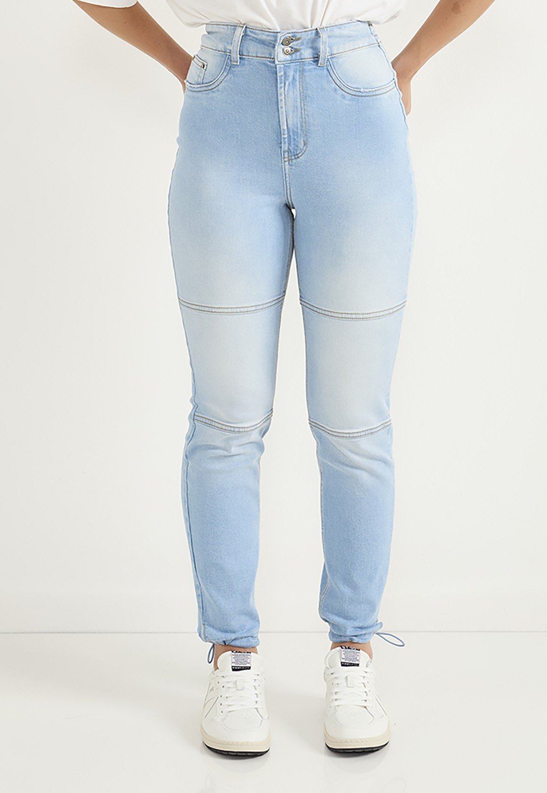 dz20664 com calca jeans feminina mom fit cigarrete com recortes frontais frente prox 1