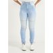 dz20664 com calca jeans feminina mom fit cigarrete com recortes frontais frente prox 1
