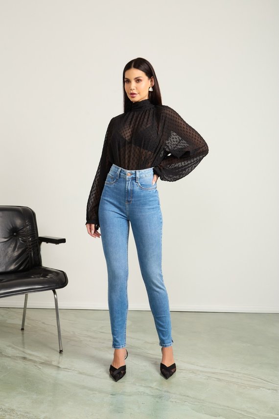 Calça Jeans Feminina Skinny Hot Pants Cigarrete com Abertura na Barra - DZ20733