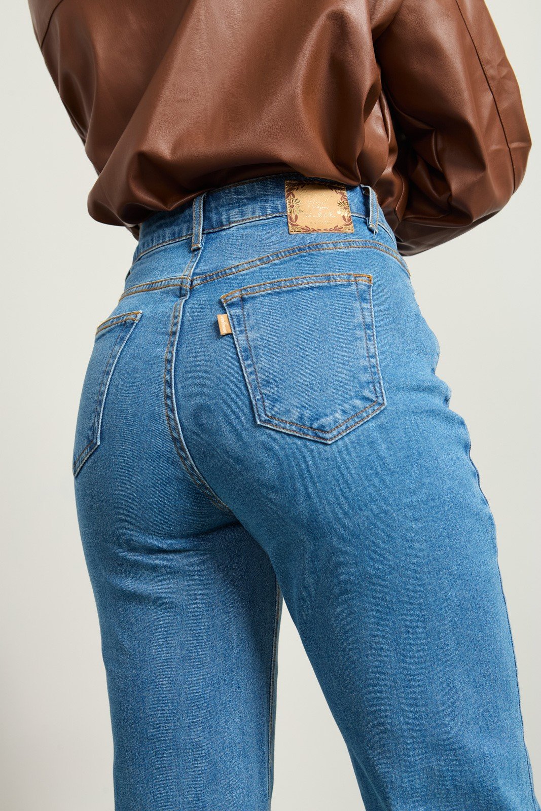 Calça Jeans Feminina Wide Leg Fit com Abertura na Barra - DZ20745