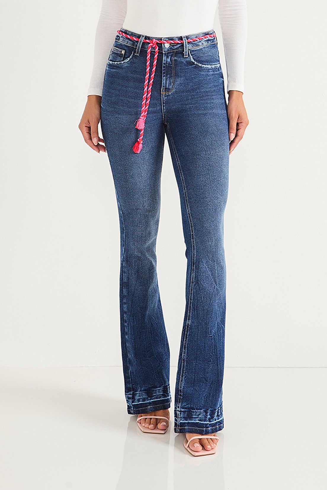 dz20703 re calca jeans feminina flare media com cordao colorido frente crop