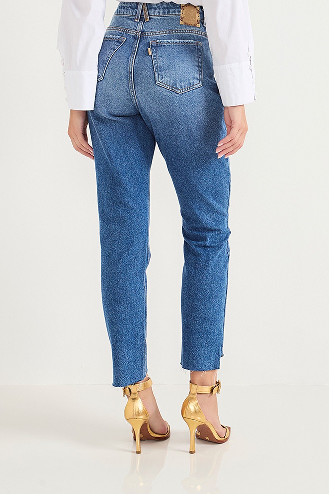 dz20705 alg calca jeans feminina mom cigarrete com barra diferenciada costas crop 1