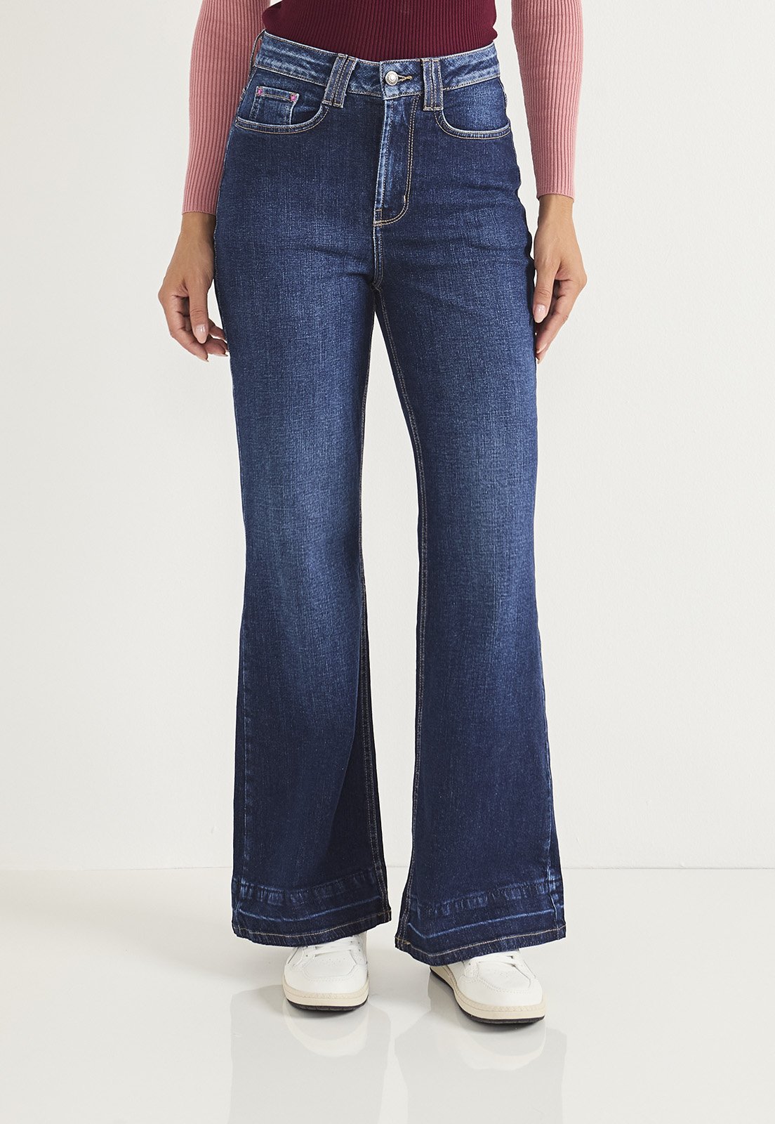 dz20743 com calca jeans feminina wide leg fit com barra dupla frente prox 1