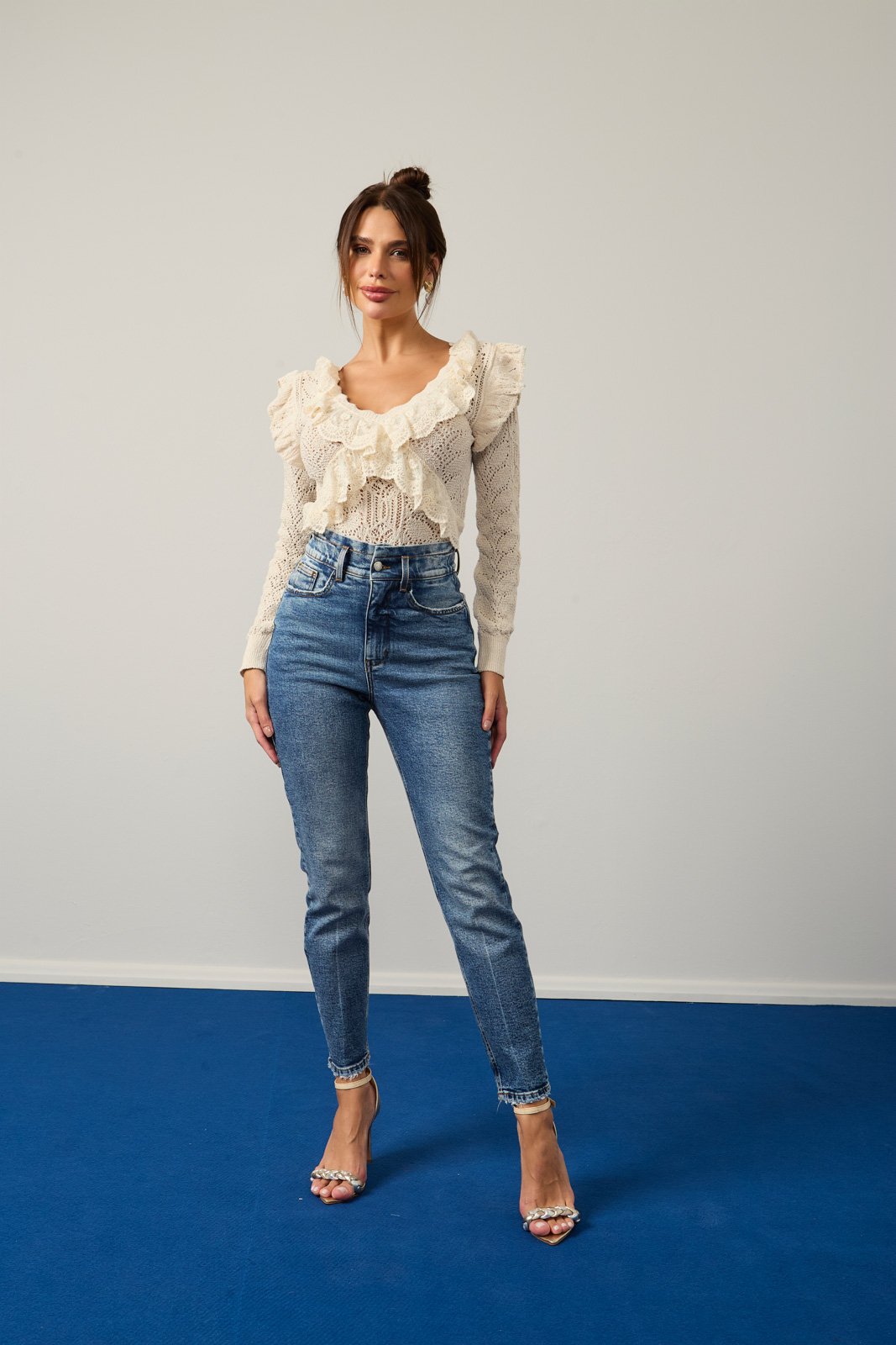 Calça Jeans Feminina Mom Fit Cós Diferenciado com Elástico Calça Jeans Feminina Mom Fit Cós Diferenciado com Elástico