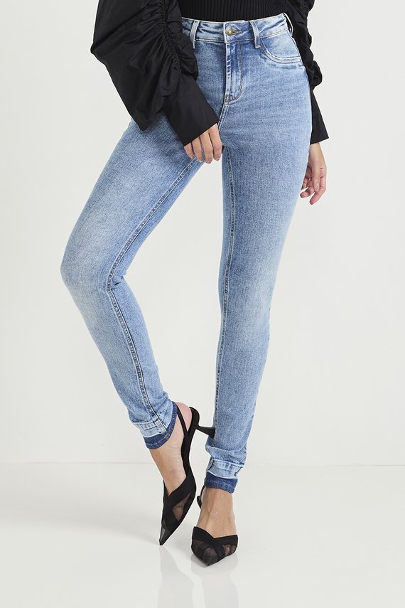 Calça Jeans Feminina Skinny Tradicional com Barra Diferenciada - DZ20769