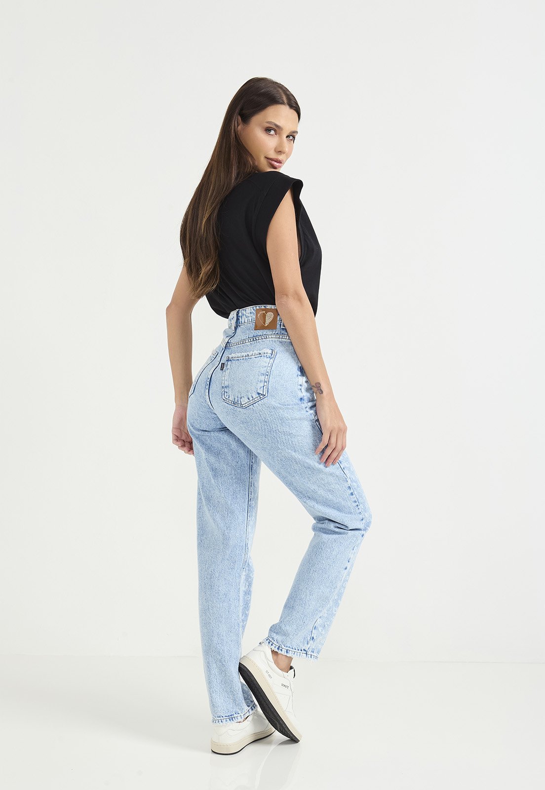 ルーシー Calça Jeans Feminina Reta Tradicional com Detalhes na Lavação