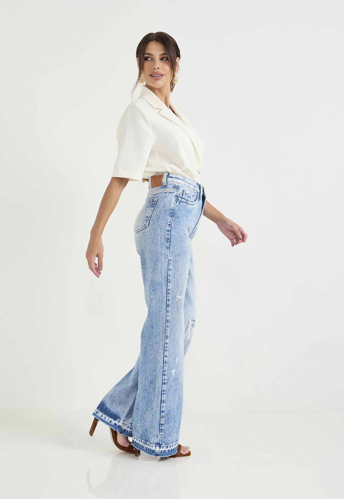 Calça Jeans Feminina Wide Leg com Puídos - DZ20777