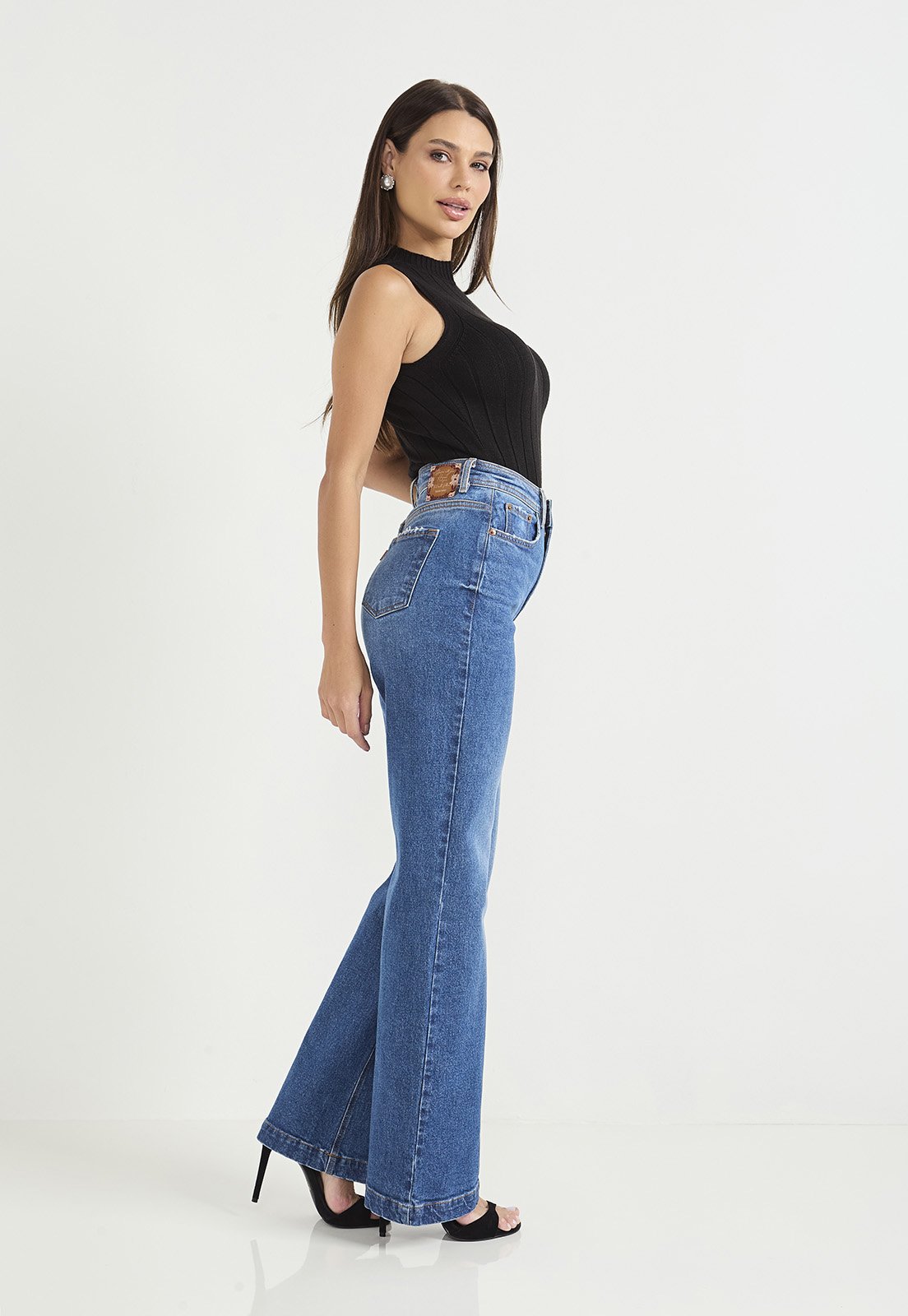 Calça Jeans Feminina Wide Leg Fit com Barra Larga - DZ20780