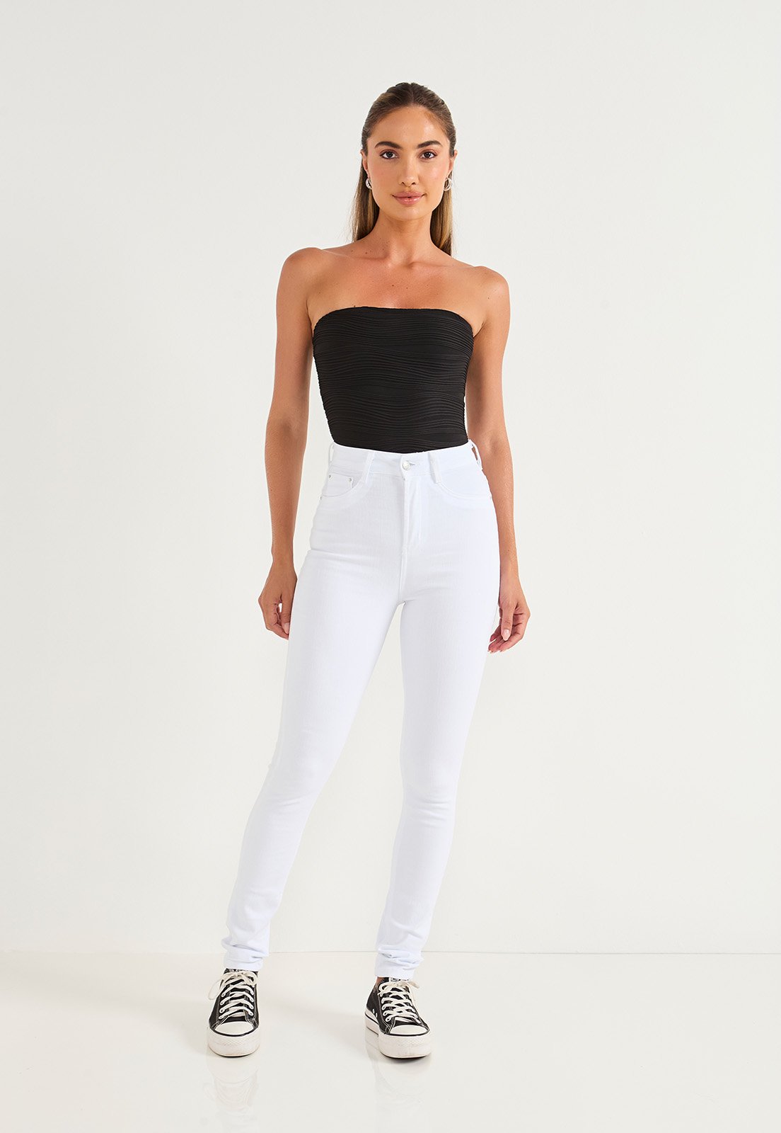 dz20809 b com calca jeans feminina skinny hot pants tradicional branca frente