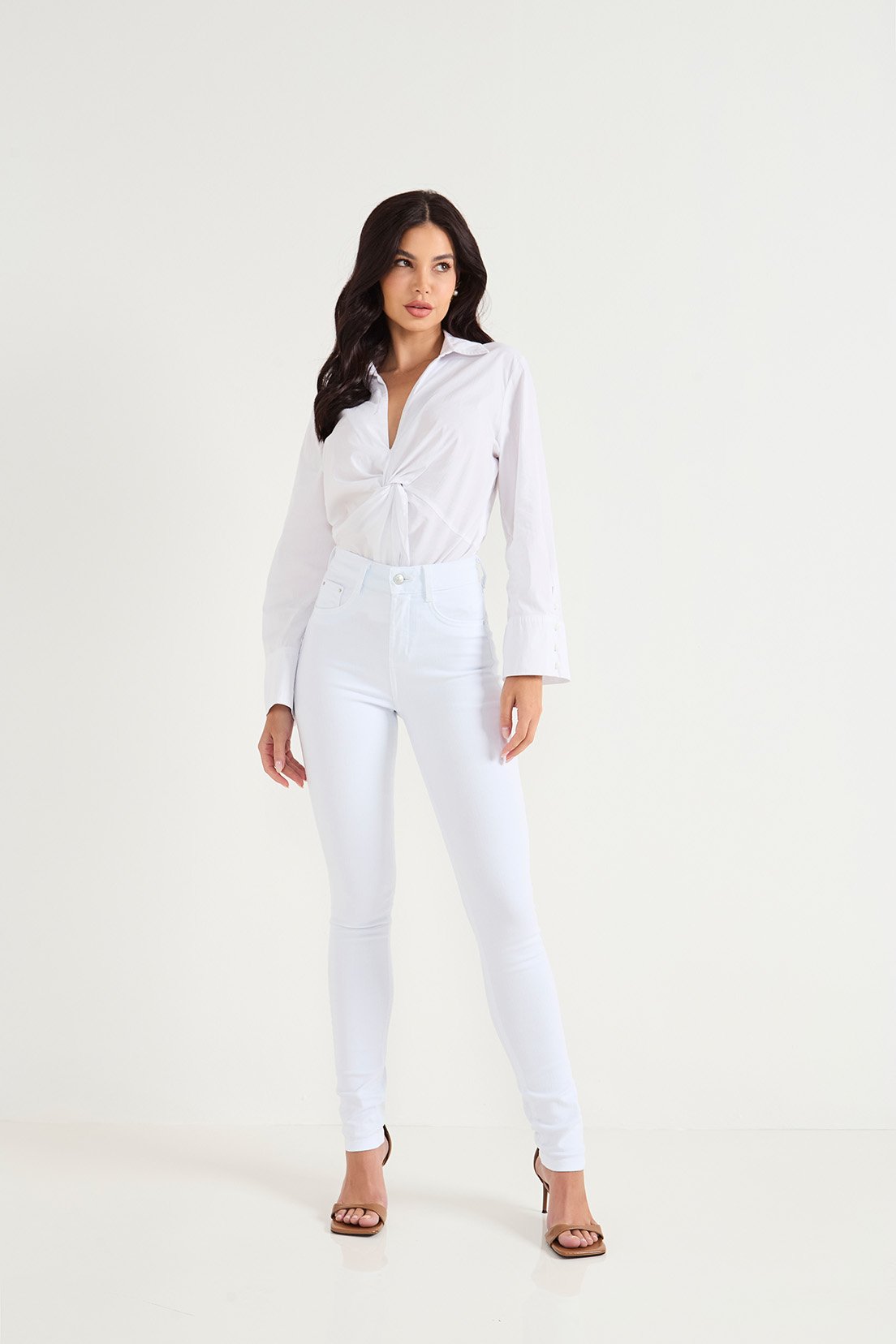 dz20810 b com calca jeans feminina skinny media tradicional branca frente 2