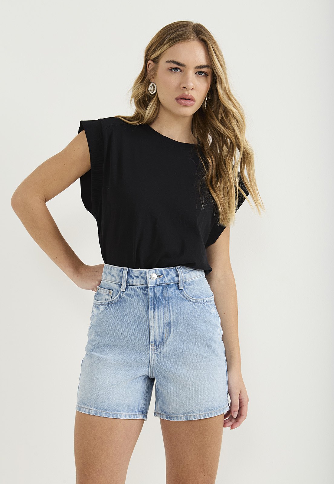 dz4083 alg bermuda jeans feminina retro meia coxa com leves puidos frente 1