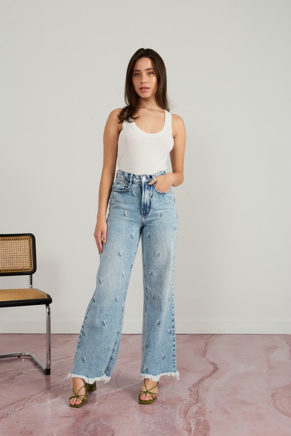 Calça Jeans Feminina Wide Leg Alongada com Bordado de Flor - DZ20806