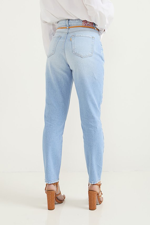 Calça Jeans Feminina Mom Cigarrete com Barra Diferenciada - DZ20783