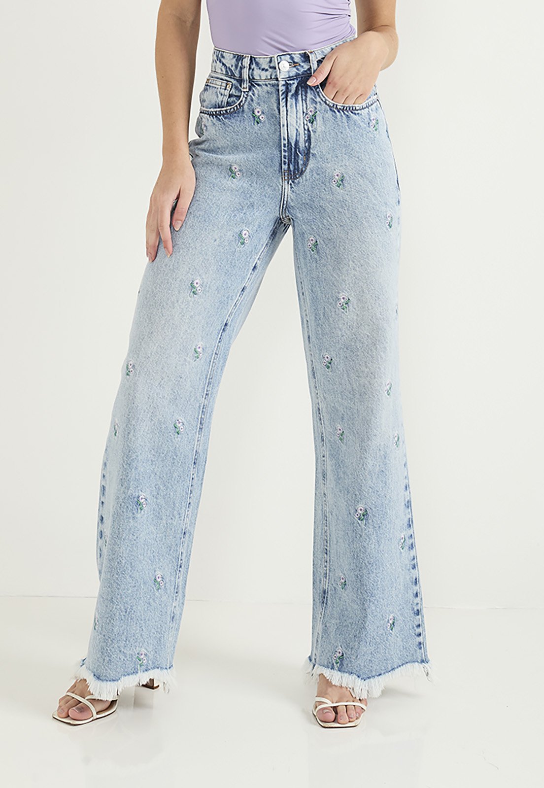 dz20806 alg calca jeans feminina wide leg alongada com bordado de flor denim zero frente crop 1