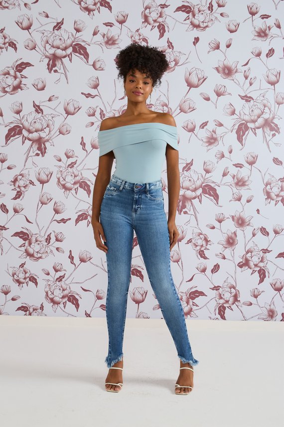 Calça Jeans Feminina Skinny Cigarrete Cintura Média e Barra Irregular - DZ20821