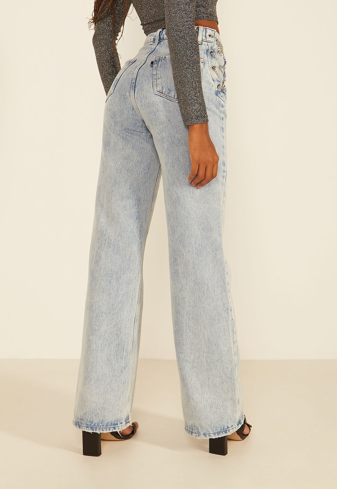 dz20075 alg calca jeans feminina wide leg flare com correntes decorativas denim zero costas prox