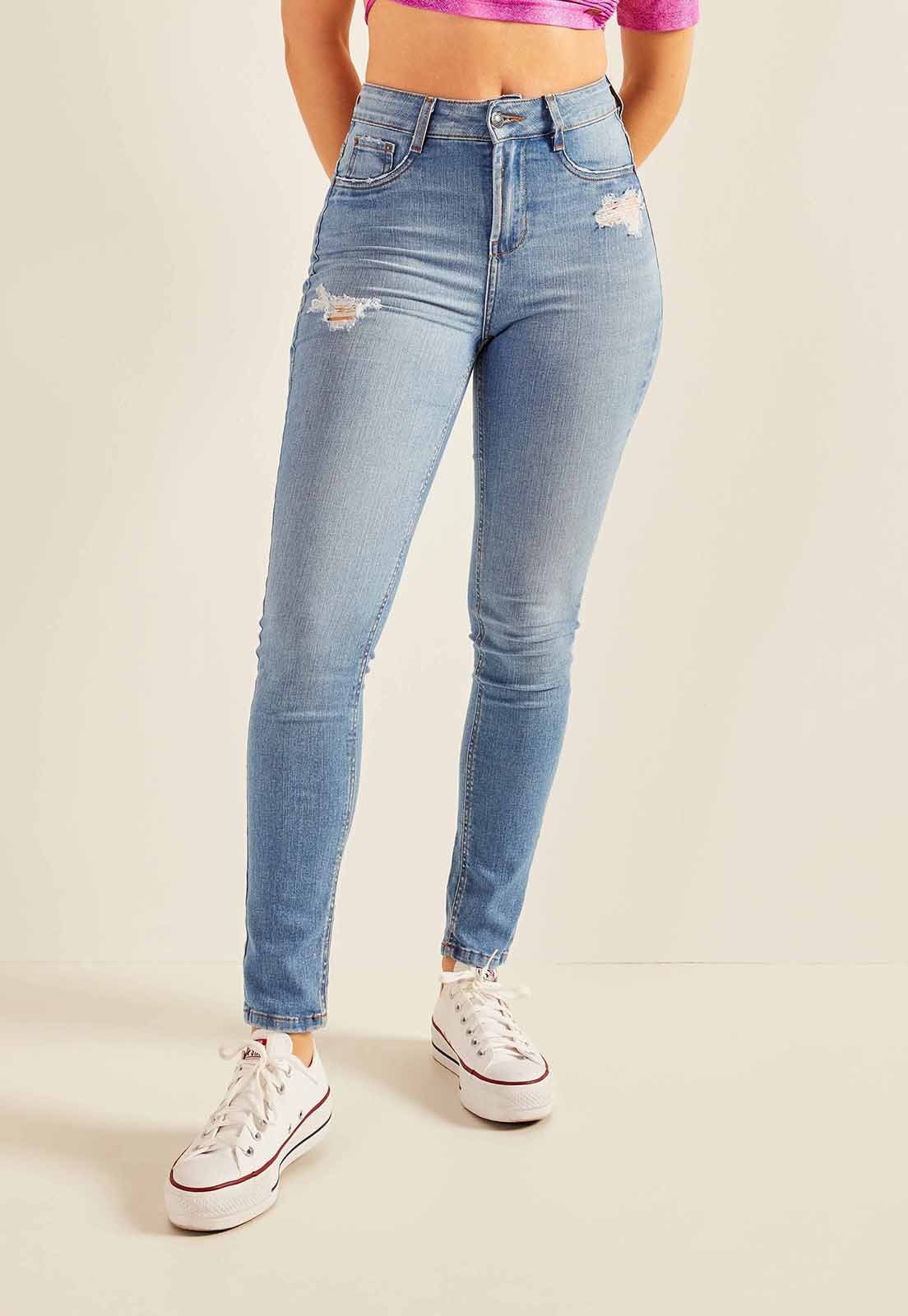 dz20244 1 com calca jeans feminina skinny media cigarrete com puidos denim zero frente prox