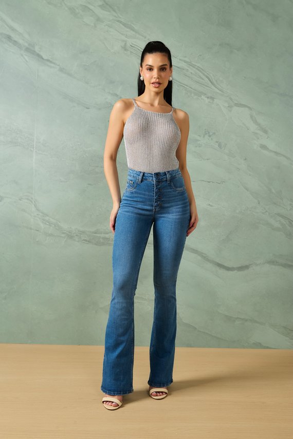 Calça Jeans Feminina Flare Média com Fechamento Diferenciado- DZ20839