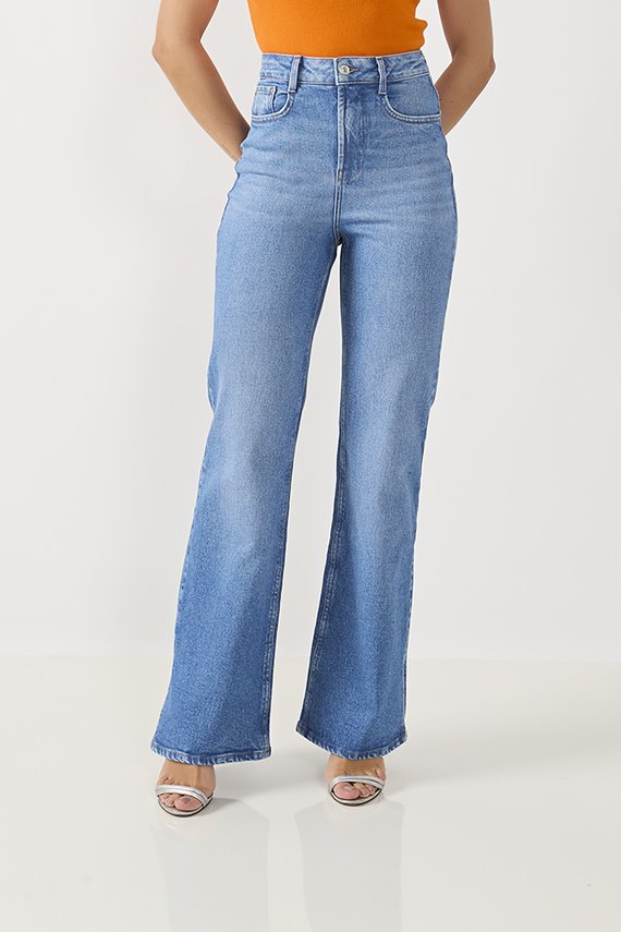 Calça Jeans Feminina Wide Leg Fit Alongada e Abertura na Barra - DZ20859