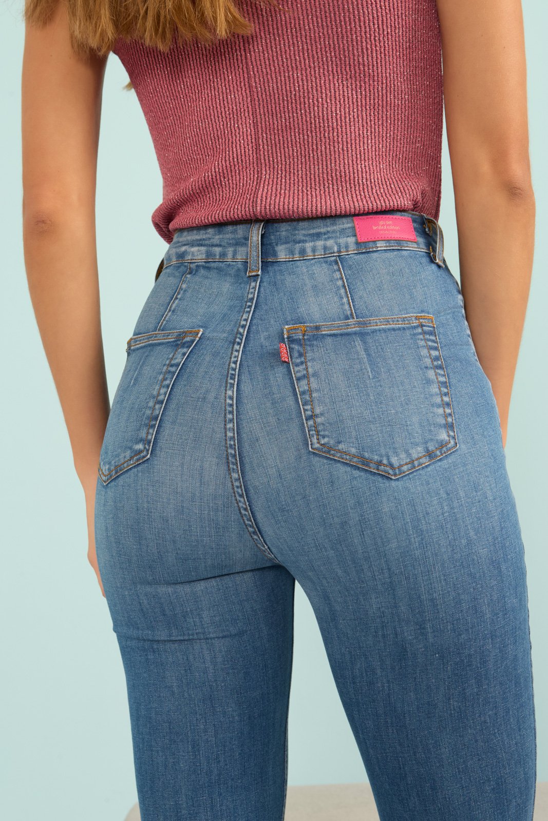 Calça Jeans Feminina Flare Alongada Cintura Hot Pants - DZ20864