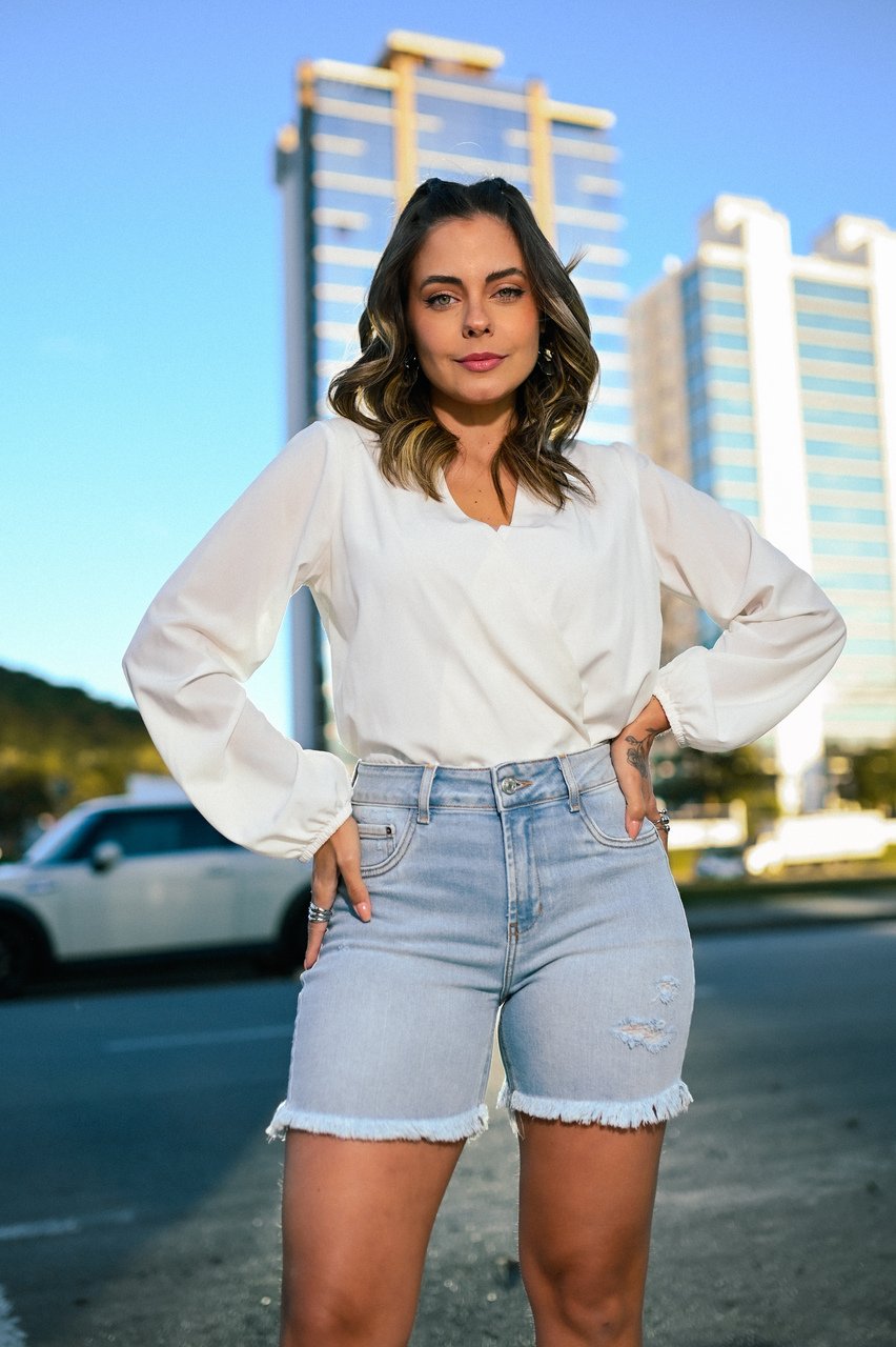 dnc4055 bermuda jeans feminina slim com barra desfiada frente 4 easy resize com
