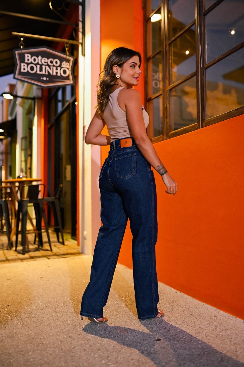 dnc20108 calca jeans feminina dad pants escura costas 1 easy resize com