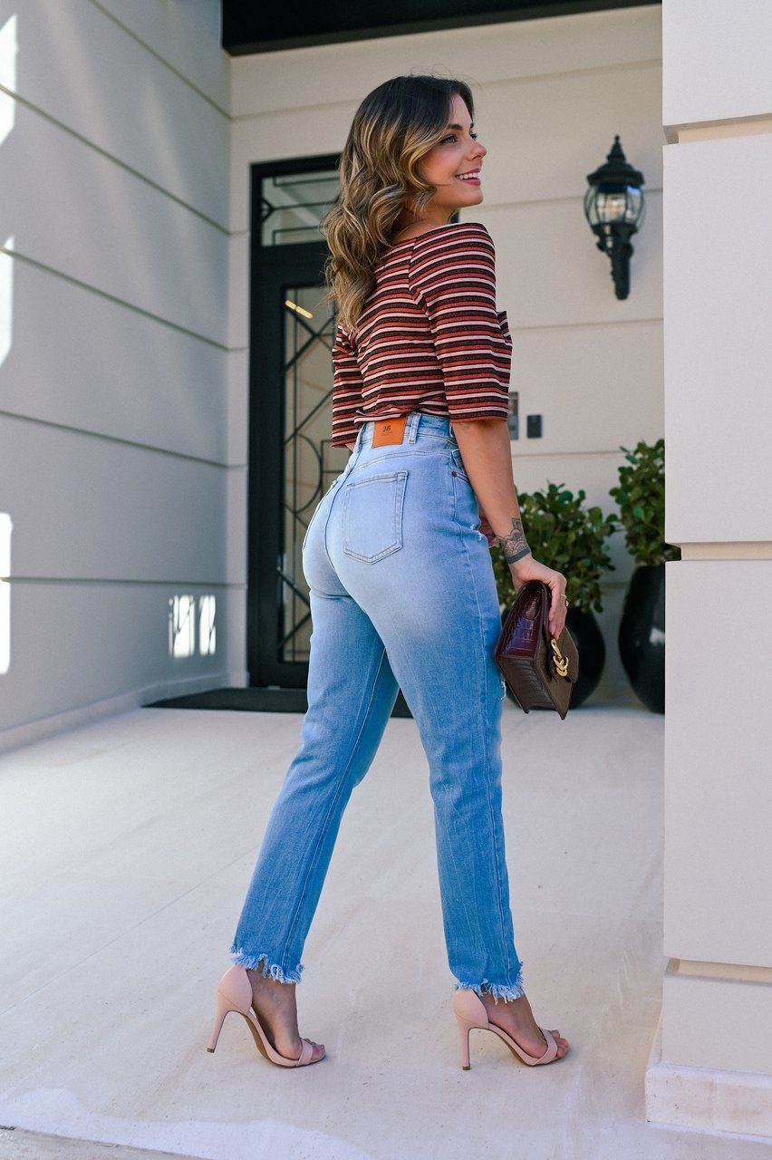 dnc20210 calca jeans feminina mom fit com fechamento de botoes costas easy resize com