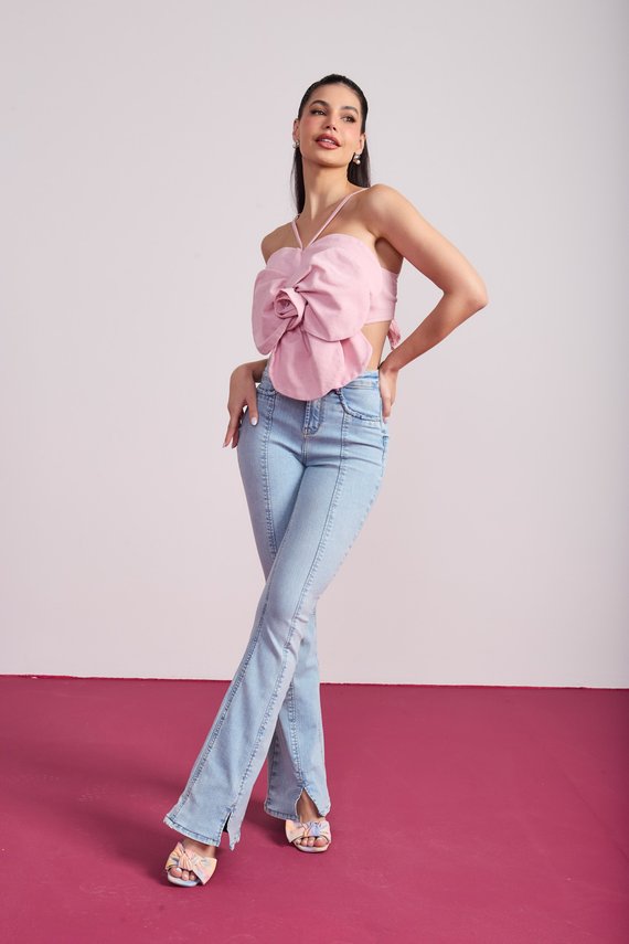 Calça Jeans Feminina Flare com Recortes Frontais - DZ20891