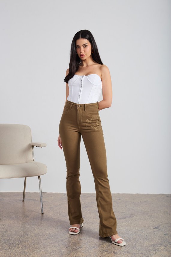 Calça Jeans Feminina Flare Alongada com Cintura Media - DZ20893