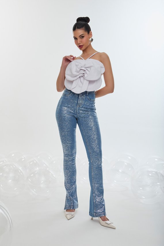 Calça Jeans Feminina New Boot Cut Cintura Média com Aplicação de Foil - DZ20896