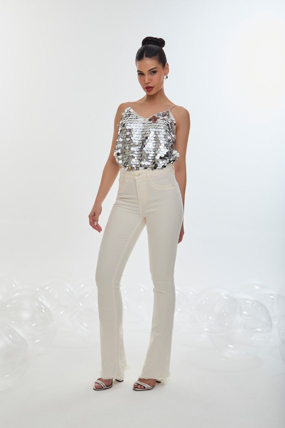 Calça Jeans Feminina New Boot Cut Bege com Barra Irregular - DZ20915