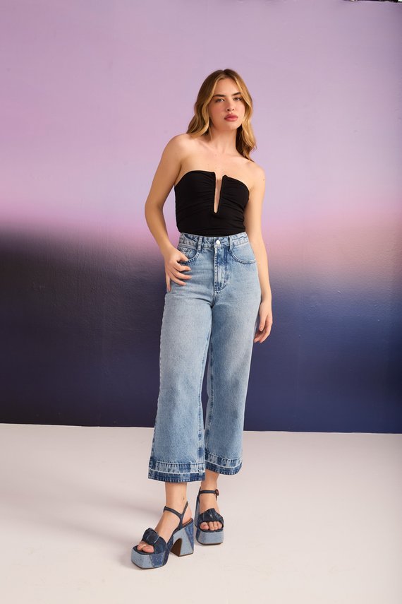 Calça Jeans Feminina Wide Leg Cropped com Barra Diferenciada - DZ20929