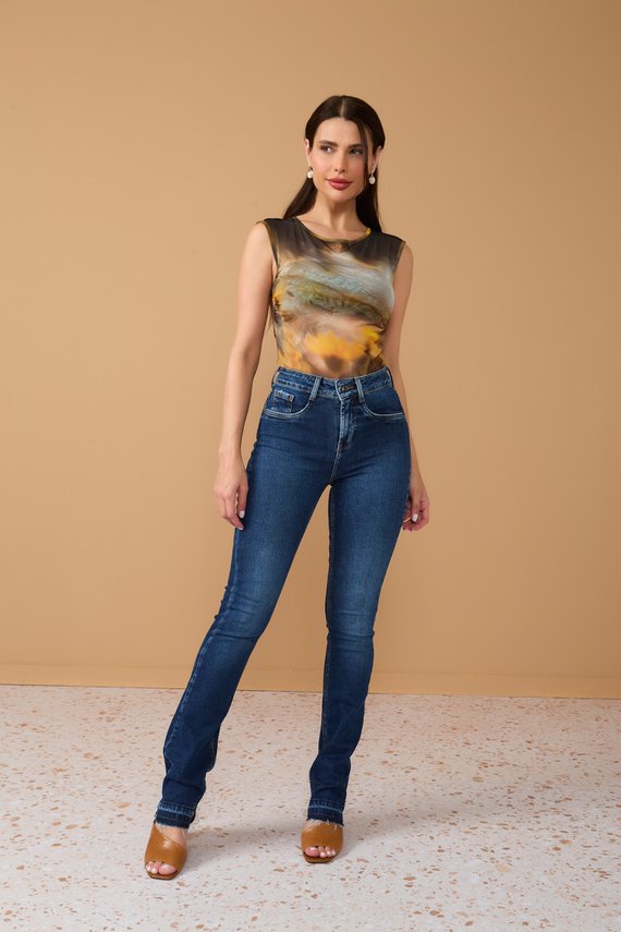 Calça Jeans Feminina Boot Cut Tradicional com Barra Desfiada - DZ20755