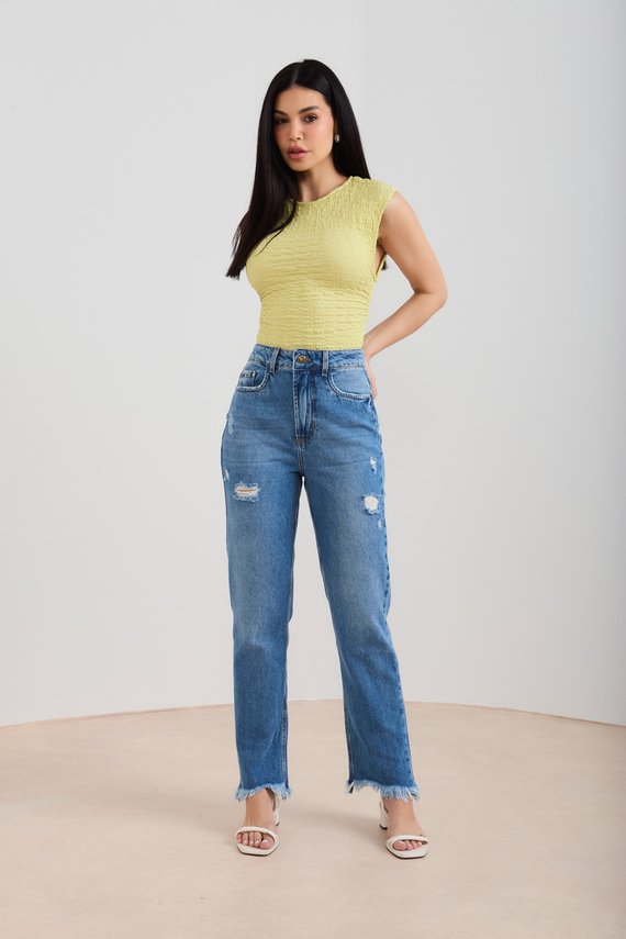 Calça Jeans Feminina Reta Tradicional com Puídos  - DZ20496