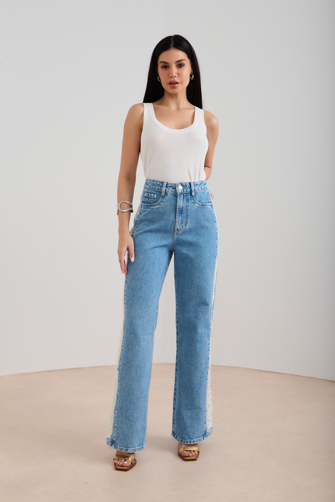 Calça Jeans Feminina Wide com Destroyed na Lateral - DZ20573