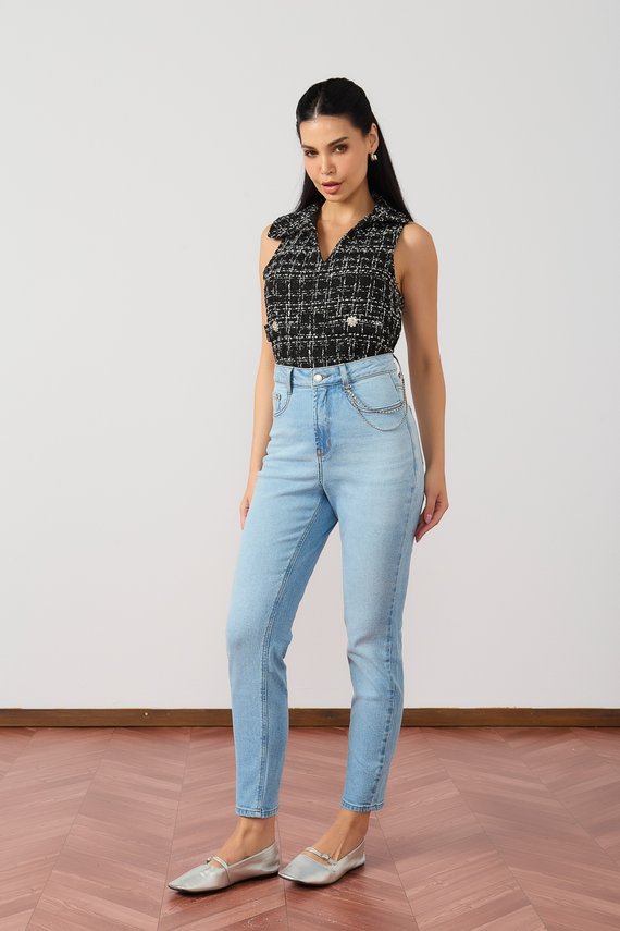 Calça Jeans Feminina Mom Fit Cigarrete com Correntinha Lateral - DZ20990