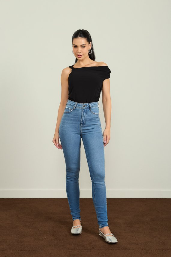 Calça Jeans Feminina Skinny Tradicional com Cintura Hot Pants - DZ20975