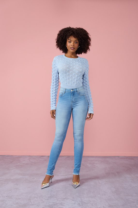 Calça Jeans Feminina Skinny Tradicional com Barra Desfiada - DZ21015