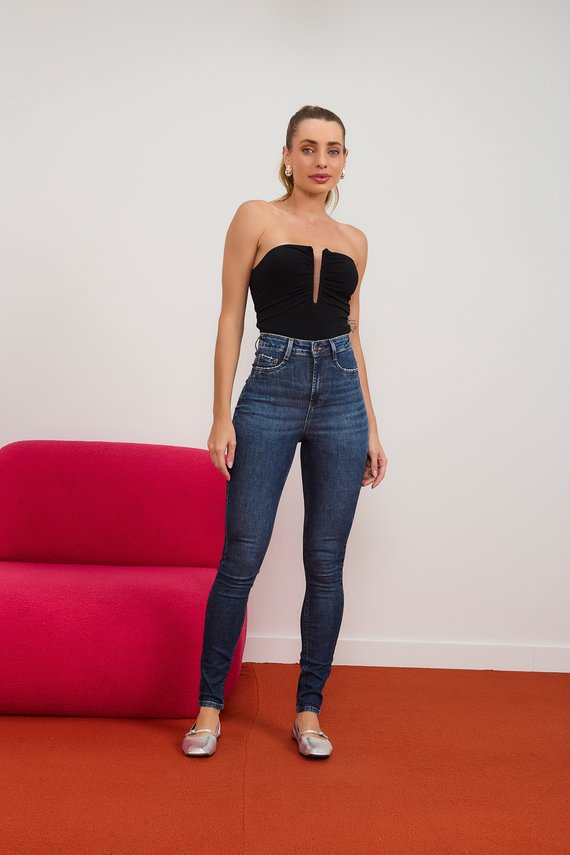 Calça Jeans Feminina Skinny Tradicional com Cintura Hot Pants - DZ21020