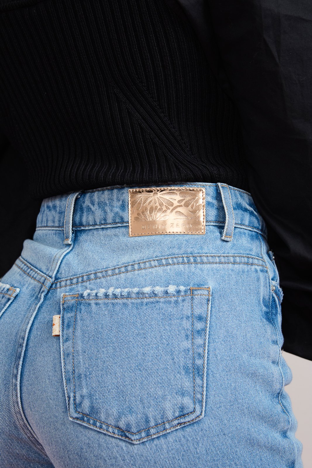 Calça Jeans Feminina Reta Tradicional com Cintura Alta - DZ21041