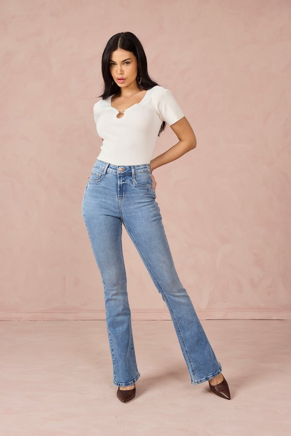 Calça Jeans Feminina Flare Alongada com Cintura Média - DZ21180