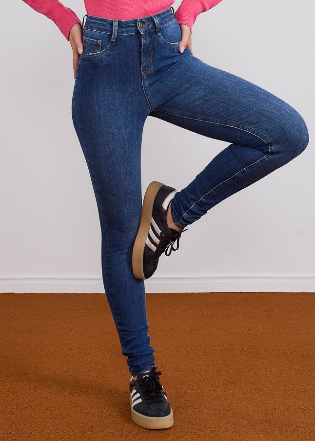dz21060 re calca jeans feminina skinny tradicional com cintura media frente 1