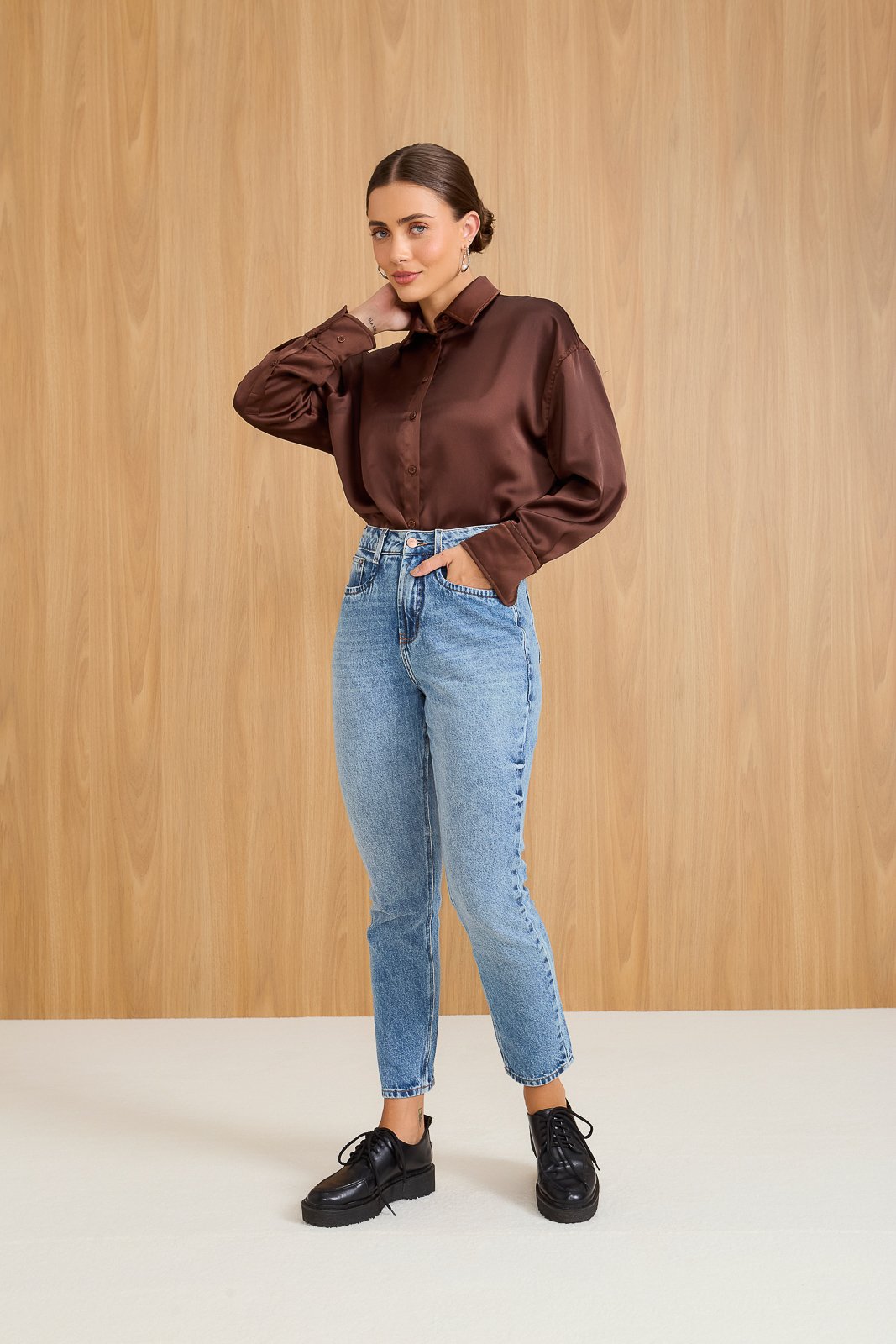 dz21079 alg calca jeans feminina mom cigarrete com cintura alta frente 1