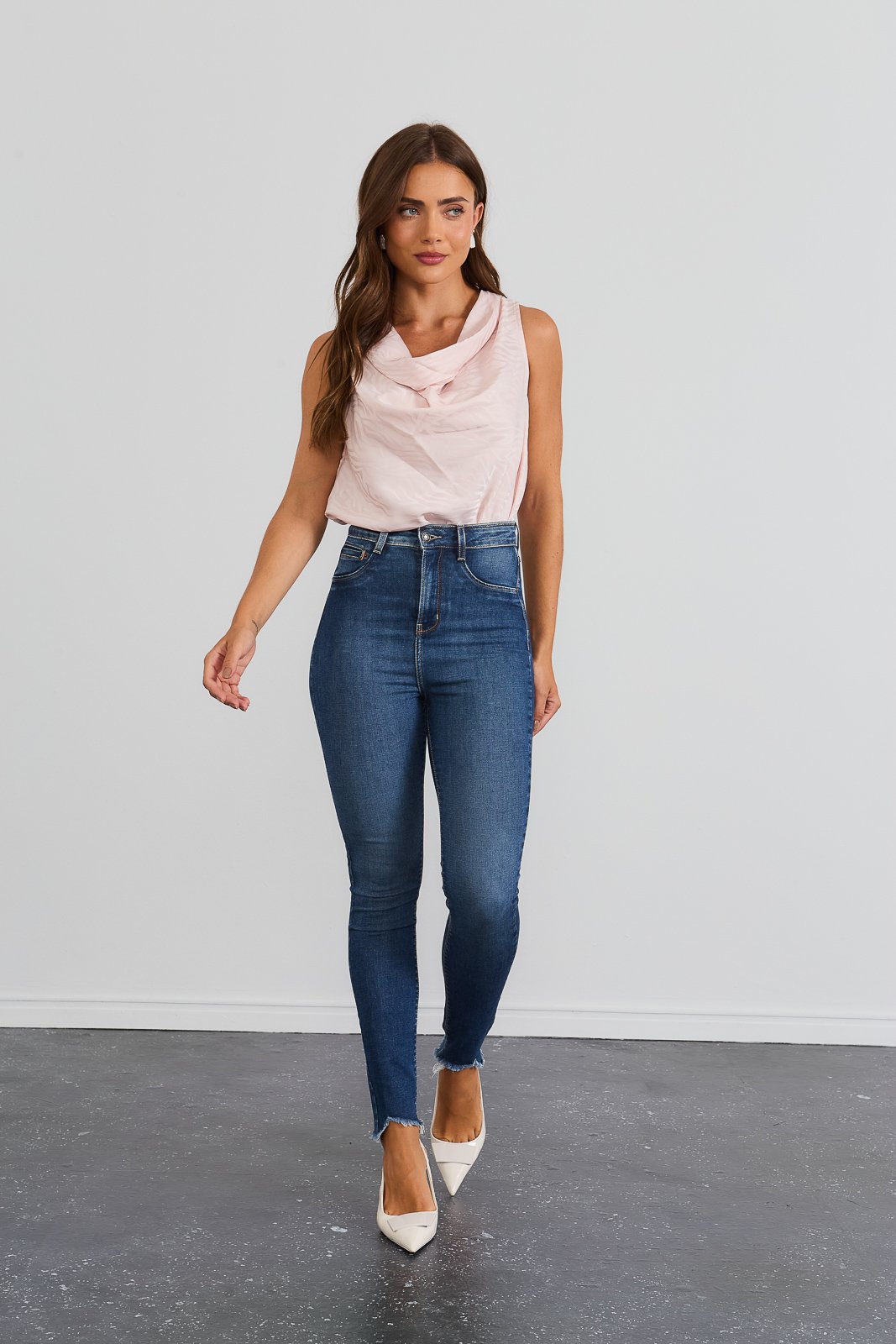 dz20543 re calca skinny cigarrete com cintura hot pants frente 3