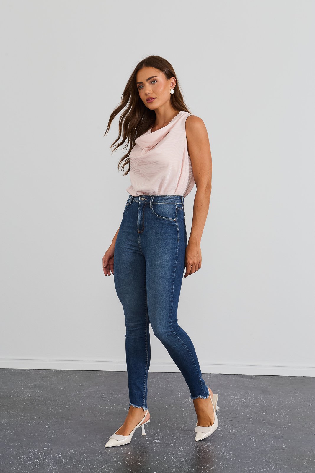 dz20543 re calca skinny cigarrete com cintura hot pants frente 5