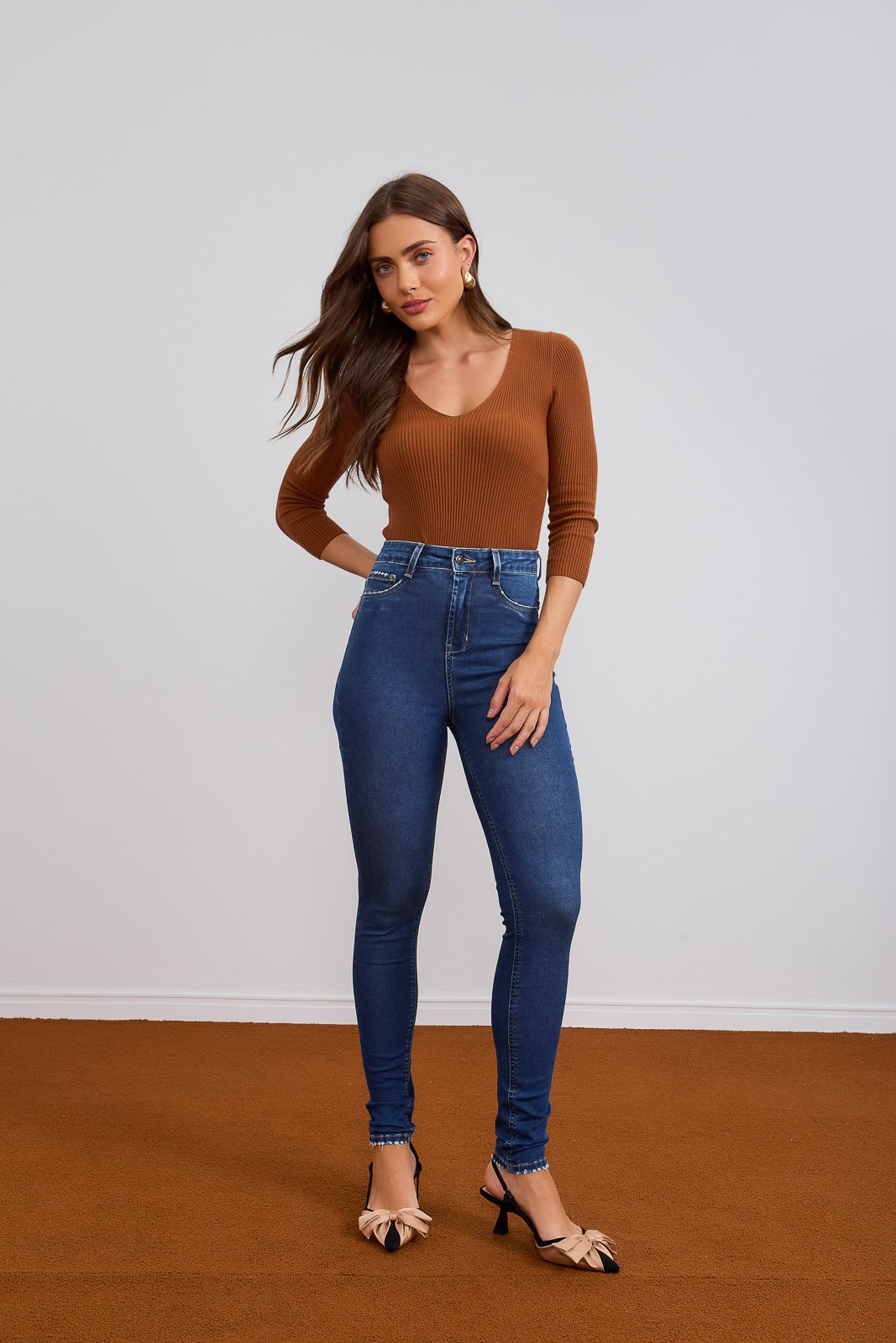 dz21071 re calca jeans feminina skinny cigarrete com cintura hot pants frente 2